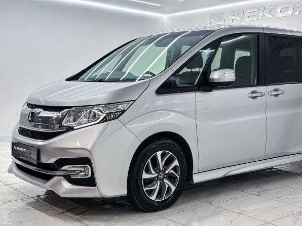 Honda Stepwgn V с пробегом 2016 года, цена 2 000 000 рублей, 135497 км, минивэн, Автокод Объявления