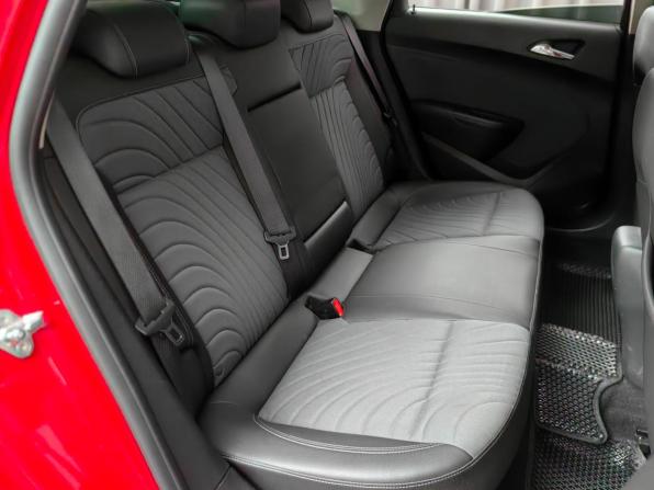 Opel Astra J Рестайлинг с пробегом 2013 года, цена 828 000 рублей, 113000 км, седан, Автокод Объявления