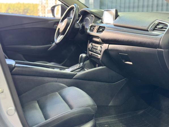 Mazda 6 III (GJ) Рестайлинг с пробегом 2015 года, цена 1 509 000 рублей, 224468 км, седан, Автокод Объявления