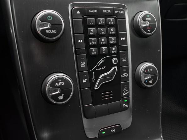 Volvo V40 Cross Country I с пробегом 2014 года, цена 1 650 000 рублей, 106567 км, хэтчбек, Автокод Объявления