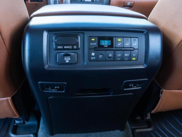 Toyota Sequoia II с пробегом 2014 года, цена 11 890 000 рублей, 6553 км, внедорожник, Автокод Объявления