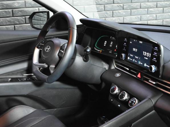 Hyundai Elantra VII (CN7) Рестайлинг с пробегом 2023 года, цена 2 165 000 рублей, 29490 км, седан, Автокод Объявления