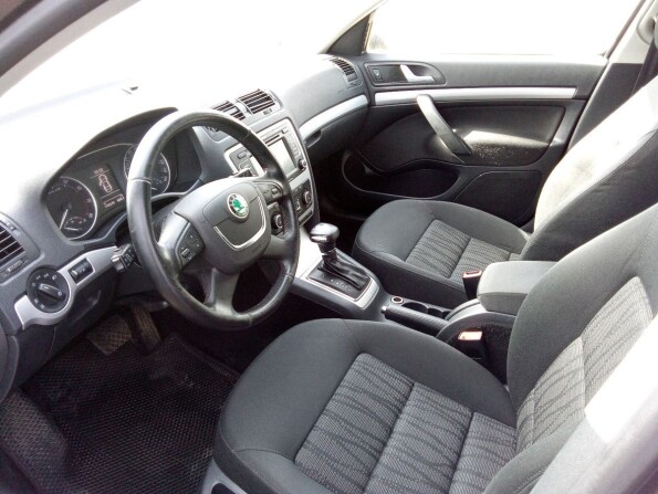 Skoda Octavia II (A5) Рестайлинг с пробегом 2010 года, цена 877 000 рублей, 216000 км, лифтбек, Автокод Объявления