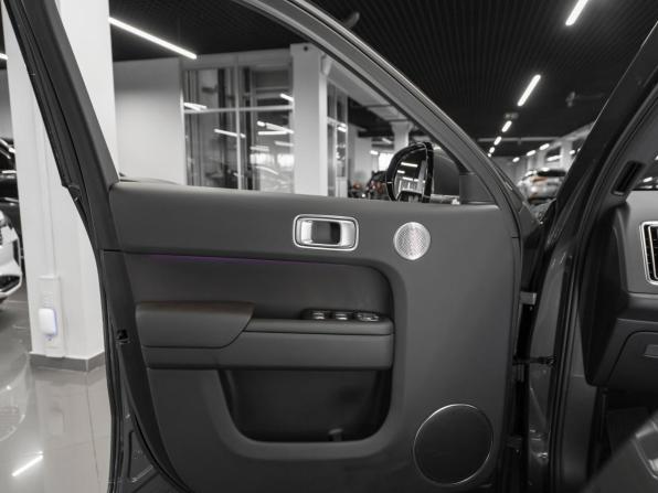 Li Auto (Lixiang) L9 I Рестайлинг с пробегом 2025 года, цена 10 700 000 рублей, 44 км, внедорожник, Автокод Объявления