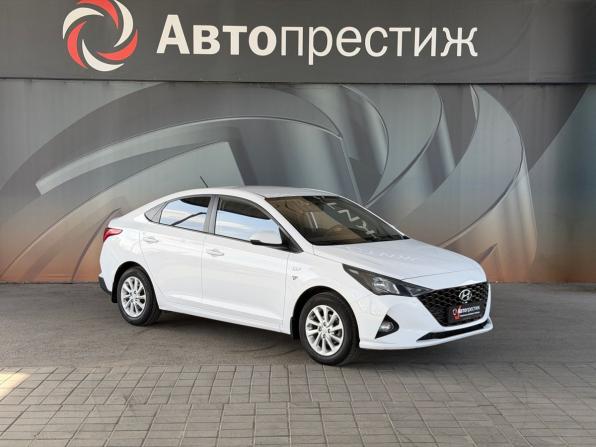 Hyundai Solaris II Рестайлинг с пробегом 2021 года, цена 1 369 000 рублей, 117488 км, седан, Автокод Объявления