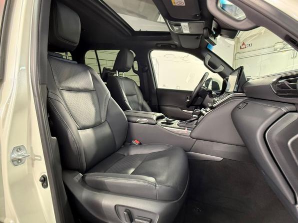 Toyota Land Cruiser 300 Series с пробегом 2024 года, цена 13 900 000 рублей, 6000 км, внедорожник, Автокод Объявления