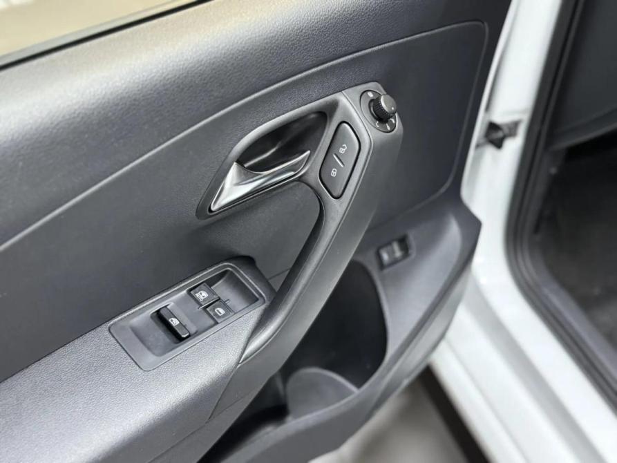 Volkswagen Polo V Рестайлинг Красноярск  - изображение 14