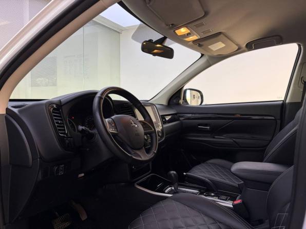 Mitsubishi Outlander III Рестайлинг 3 с пробегом 2022 года, цена 2 500 000 рублей, 48306 км, внедорожник, Автокод Объявления
