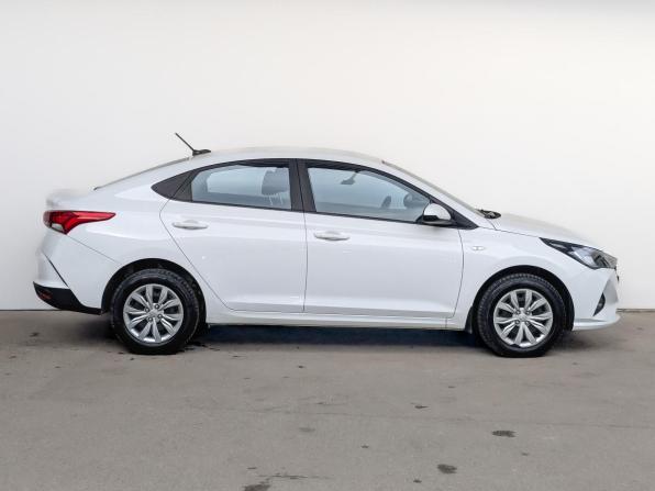 Hyundai Solaris II Рестайлинг с пробегом 2022 года, цена 1 550 000 рублей, 52313 км, седан, Автокод Объявления