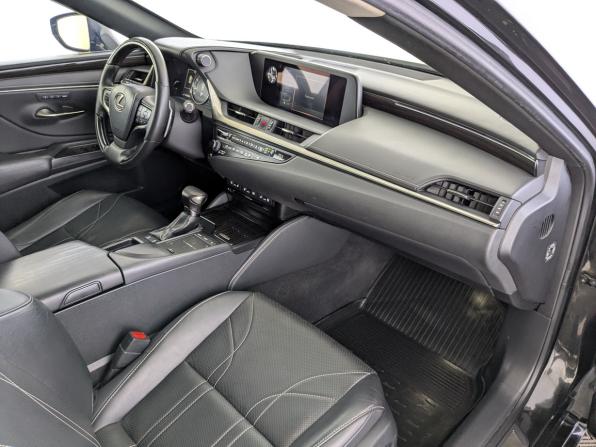 Lexus ES VII с пробегом 2018 года, цена 2 900 000 рублей, 227838 км, седан, Автокод Объявления