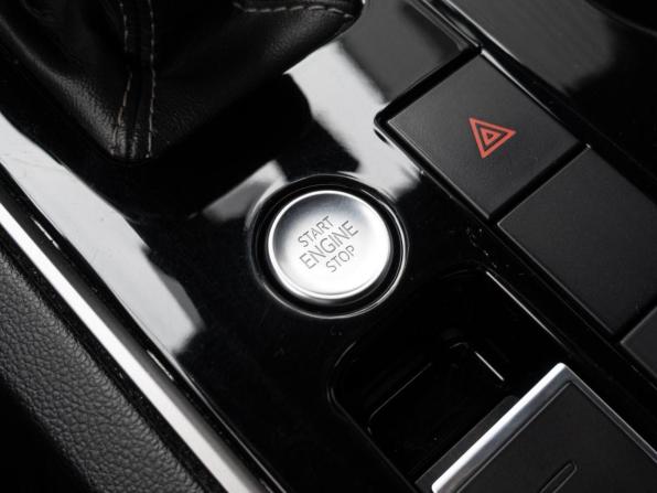 Volkswagen Touareg III с пробегом 2018 года, цена 4 350 000 рублей, 160482 км, внедорожник, Автокод Объявления