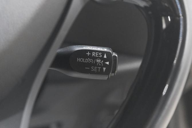 Toyota C-HR I с пробегом 2018 года, цена 2 099 000 рублей, 33000 км, внедорожник, Автокод Объявления