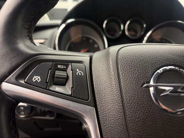 Opel Astra J с пробегом 2011 года, цена 699 000 рублей, 108931 км, хэтчбек, Автокод Объявления