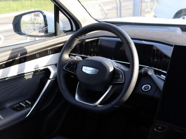 Geely Atlas II с пробегом 2024 года, цена 2 410 000 рублей, 42170 км, внедорожник, Автокод Объявления
