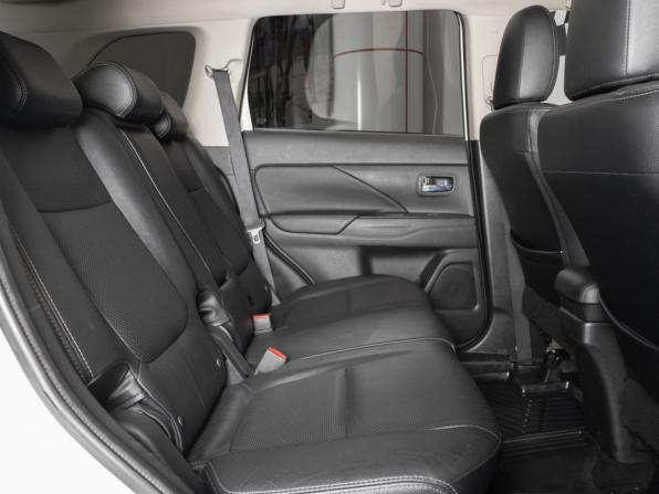 Mitsubishi Outlander III Рестайлинг 3 с пробегом 2018 года, цена 2 234 958 рублей, 76000 км, внедорожник, Автокод Объявления