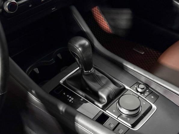 Mazda 3 IV (BP) с пробегом 2021 года, цена 1 690 000 рублей, 45000 км, седан, Автокод Объявления