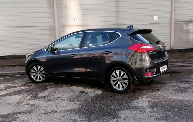 Kia Ceed II Рестайлинг с пробегом 2018 года, цена 1 279 000 рублей, 117000 км, хэтчбек, Автокод Объявления