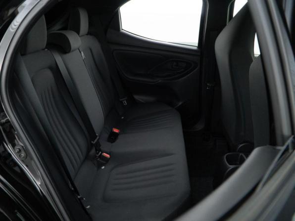 Toyota Yaris IV с пробегом 2021 года, цена 1 249 999 рублей, 74938 км, хэтчбек, Автокод Объявления