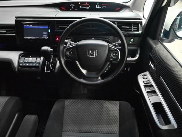Honda Stepwgn V с пробегом 2017 года, цена 2 290 000 рублей, 118539 км, минивэн, Автокод Объявления