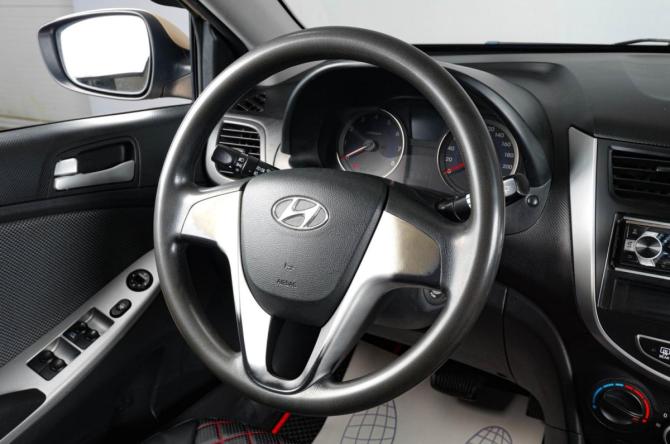 Hyundai Solaris I с пробегом 2012 года, цена 869 000 рублей, 325000 км, седан, Автокод Объявления