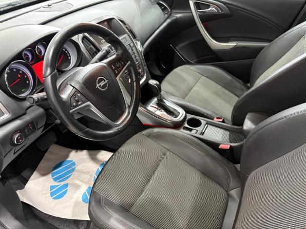 Opel Astra J с пробегом 2011 года, цена 699 000 рублей, 201411 км, хэтчбек, Автокод Объявления