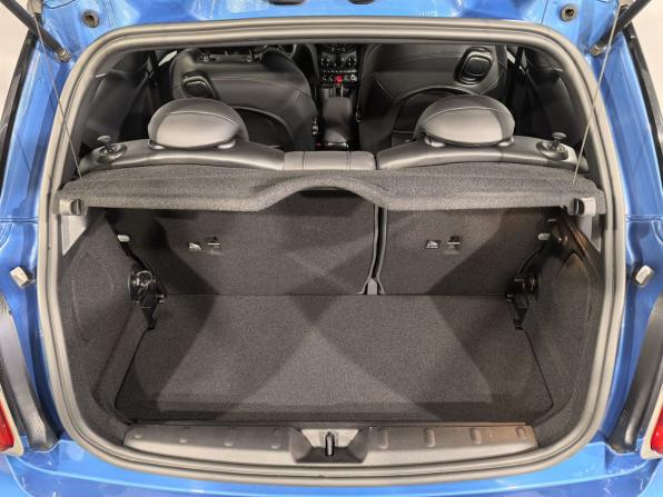 Mini Hatch III (F55/F56) Рестайлинг 2 с пробегом 2021 года, цена 3 199 700 рублей, 15841 км, хэтчбек, Автокод Объявления