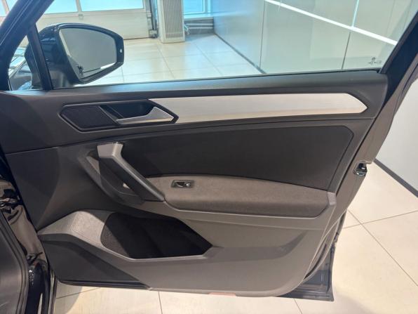 Volkswagen Tiguan II Рестайлинг с пробегом 2021 года, цена 2 449 000 рублей, 101807 км, внедорожник, Автокод Объявления