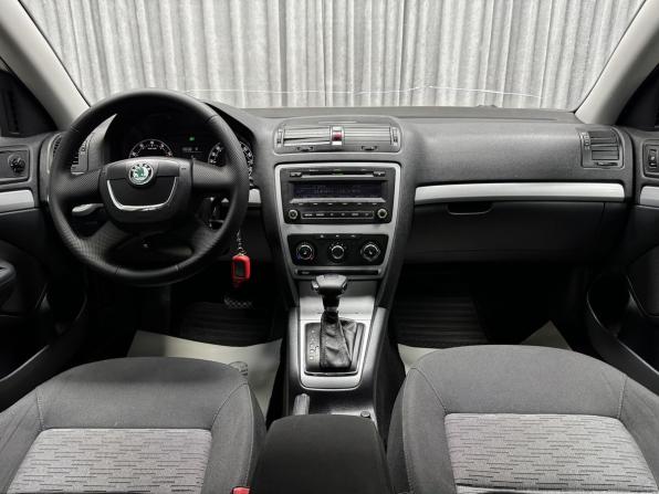 Skoda Octavia II (A5) Рестайлинг с пробегом 2012 года, цена 900 000 рублей, 239983 км, лифтбек, Автокод Объявления
