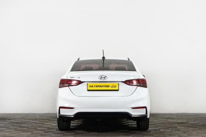 Hyundai Solaris II с пробегом 2017 года, цена 909 000 рублей, 201000 км, седан, Автокод Объявления