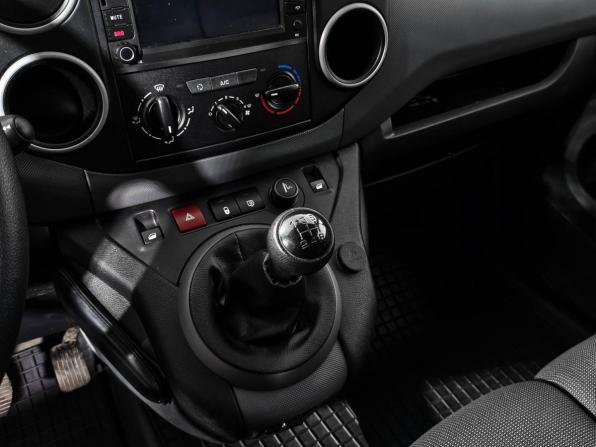 Peugeot Partner II Рестайлинг 2 с пробегом 2017 года, цена 1 550 000 рублей, 57717 км, фургон, Автокод Объявления
