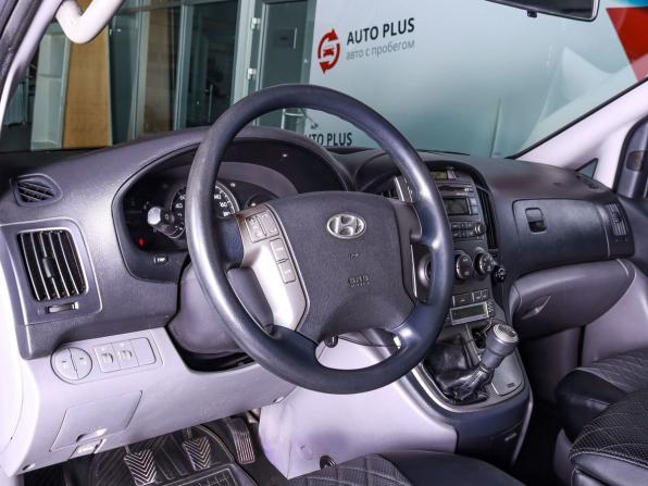 Hyundai H-1 II с пробегом 2011 года, цена 2 130 000 рублей, 153000 км, минивэн, Автокод Объявления