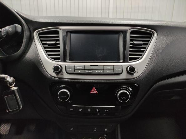 Hyundai Solaris II с пробегом 2018 года, цена 1 099 000 рублей, 177781 км, седан, Автокод Объявления