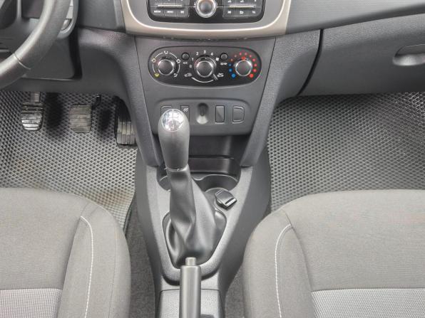 Renault Sandero II Рестайлинг с пробегом 2019 года, цена 1 219 000 рублей, 49642 км, хэтчбек, Автокод Объявления