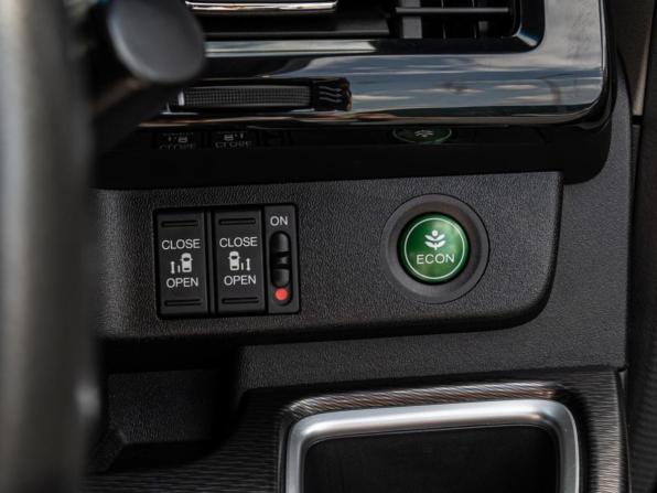 Honda Stepwgn V Рестайлинг с пробегом 2019 года, цена 2 420 000 рублей, 92485 км, минивэн, Автокод Объявления