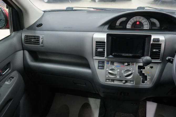 Toyota Raum II с пробегом 2009 года, цена 999 000 рублей, 118533 км, компактвэн, Автокод Объявления