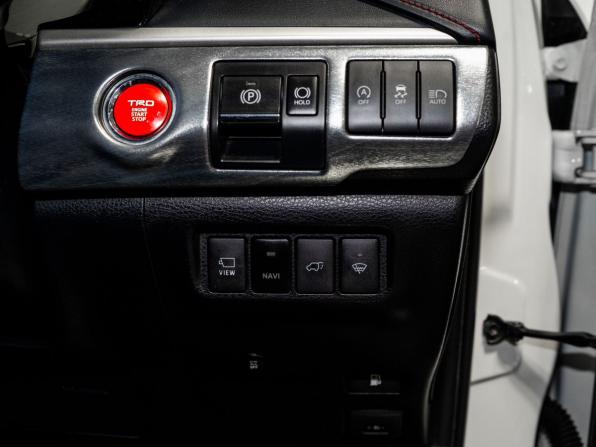 Toyota Harrier III (XU60) Рестайлинг с пробегом 2018 года, цена 3 200 000 рублей, 141500 км, внедорожник, Автокод Объявления