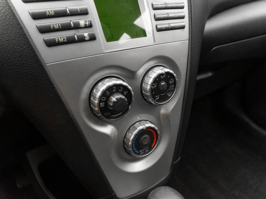 Toyota Yaris II Москва  - изображение 16