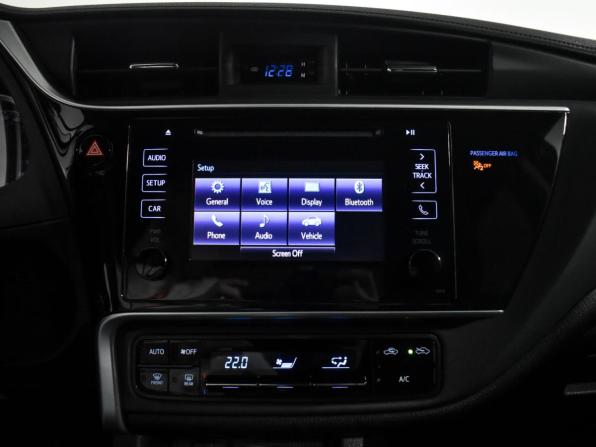 Toyota Corolla XI (E160 E170 E180) Рестайлинг 1 с пробегом 2019 года, цена 1 750 000 рублей, 65343 км, седан, Автокод Объявления