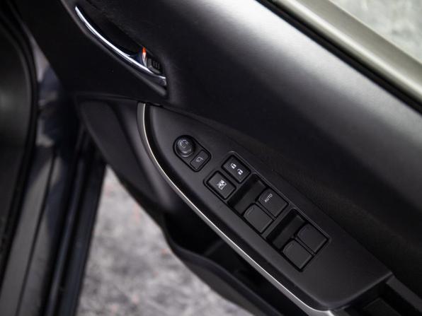 Suzuki Baleno II с пробегом 2016 года, цена 947 000 рублей, 100925 км, хэтчбек, Автокод Объявления