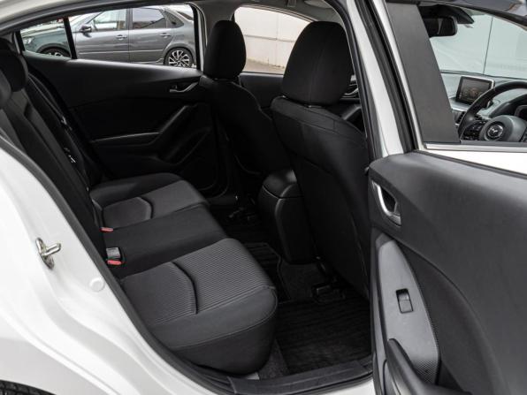 Mazda Axela III Рестайлинг с пробегом 2016 года, цена 1 400 000 рублей, 62328 км, хэтчбек, Автокод Объявления