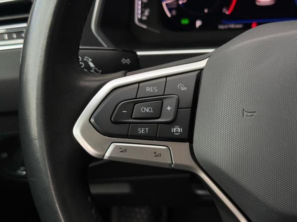 Volkswagen Tiguan II Рестайлинг с пробегом 2021 года, цена 2 399 000 рублей, 89918 км, внедорожник, Автокод Объявления