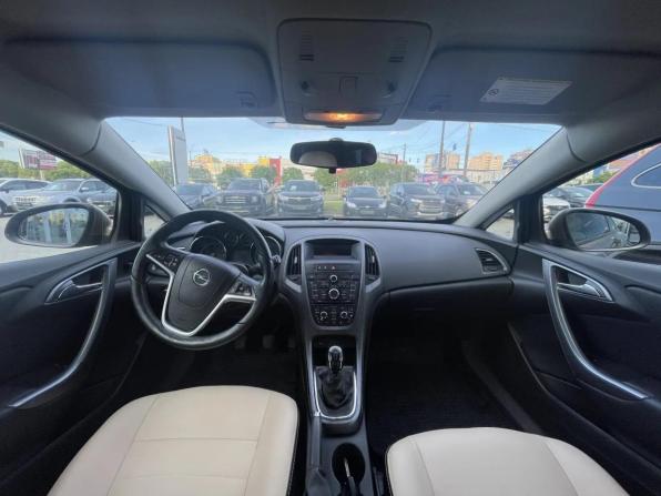 Opel Astra J Рестайлинг с пробегом 2014 года, цена 831 000 рублей, 235308 км, хэтчбек, Автокод Объявления
