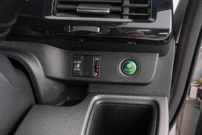 Honda Stepwgn V с пробегом 2015 года, цена 2 049 000 рублей, 93927 км, минивэн, Автокод Объявления