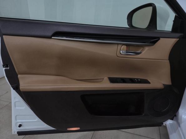 Lexus ES VI Рестайлинг с пробегом 2016 года, цена 2 650 000 рублей, 244894 км, седан, Автокод Объявления