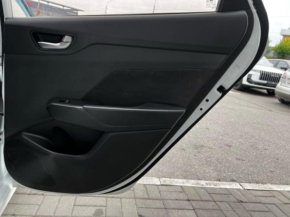 Hyundai Solaris II с пробегом 2019 года, цена 960 000 рублей, 186111 км, седан, Автокод Объявления