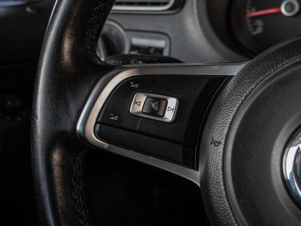 Volkswagen Polo V Рестайлинг с пробегом 2019 года, цена 1 030 000 рублей, 128197 км, седан, Автокод Объявления