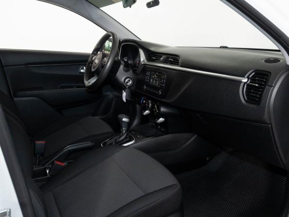 Kia Rio IV Рестайлинг с пробегом 2021 года, цена 1 749 000 рублей, 84350 км, седан, Автокод Объявления