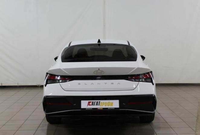 Hyundai Elantra VII (CN7) Рестайлинг с пробегом 2023 года, цена 2 195 000 рублей, 25180 км, седан, Автокод Объявления