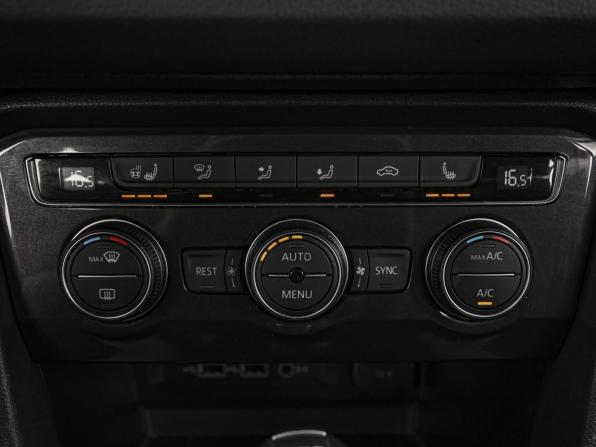 Volkswagen Tiguan II с пробегом 2018 года, цена 2 199 849 рублей, 230920 км, внедорожник, Автокод Объявления