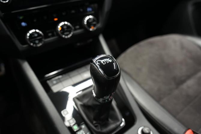 Skoda Octavia III (A7) Рестайлинг с пробегом 2017 года, цена 2 050 000 рублей, 182890 км, лифтбек, Автокод Объявления